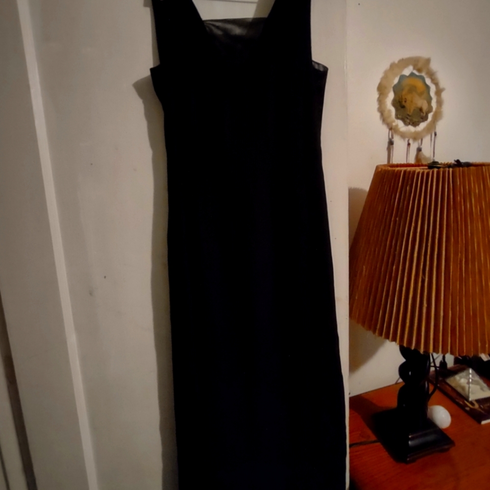Ms. Splendid Silkow Back Black Fitted Formal dress sz 6